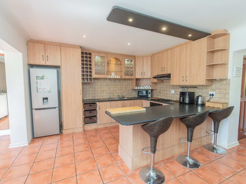 A House with many Talents - Photo 2