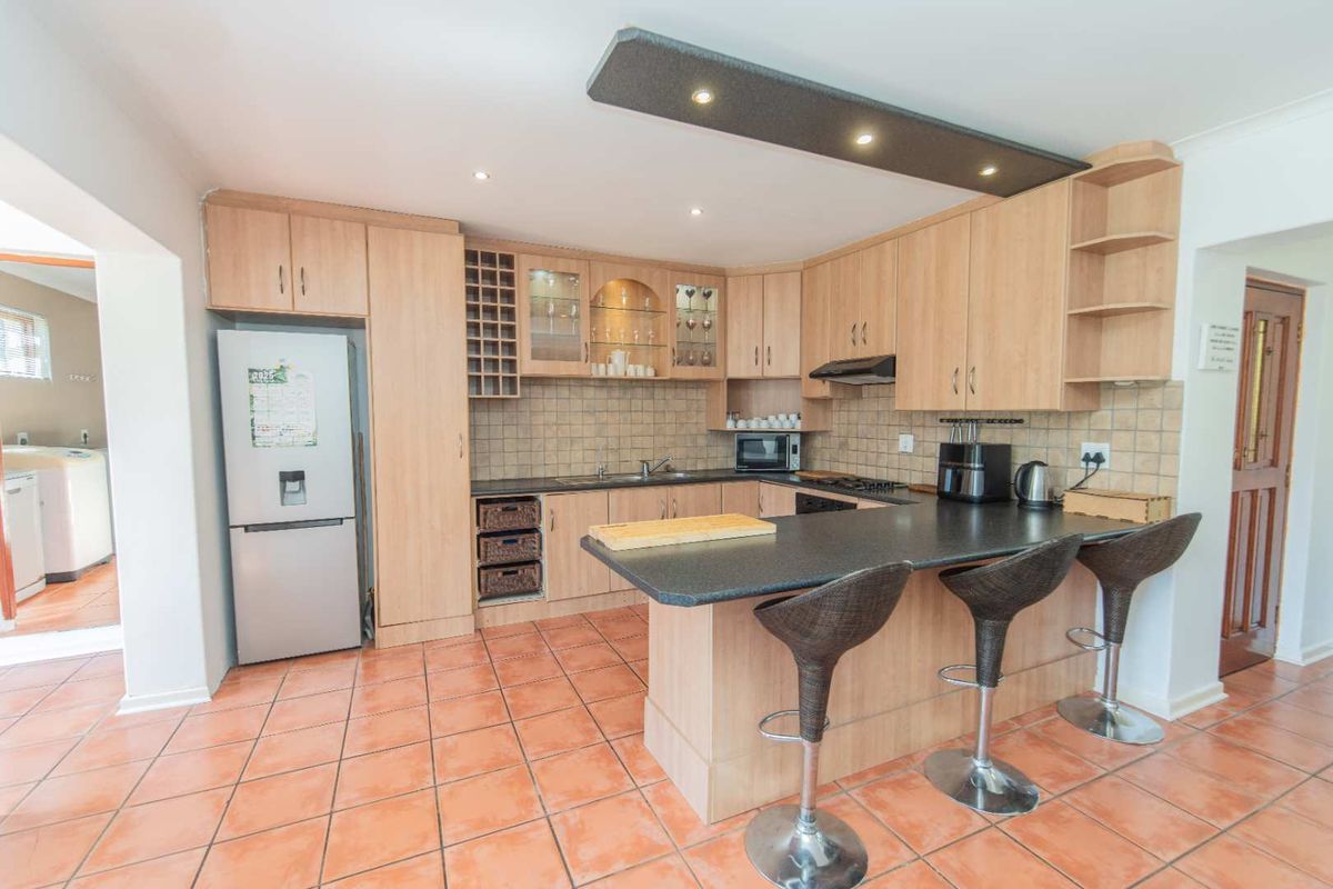 A House with many Talents - Photo 2