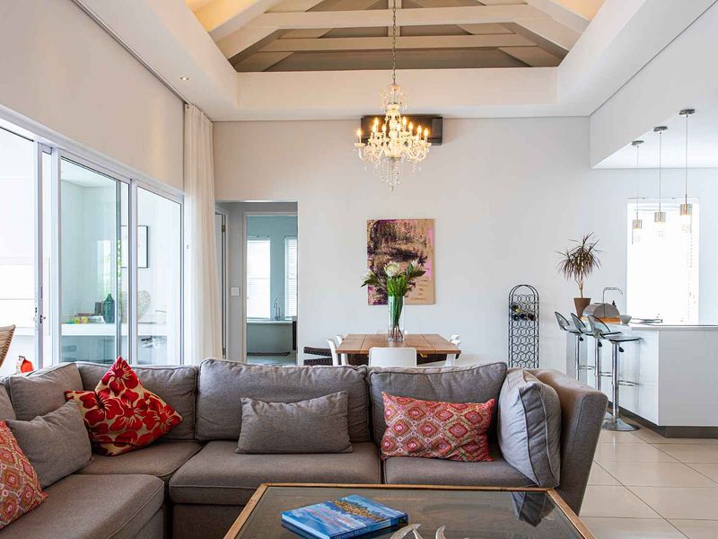 Exceptionally located four-bedroom furnished home for rent on Val de Vie Estate - Photo 4