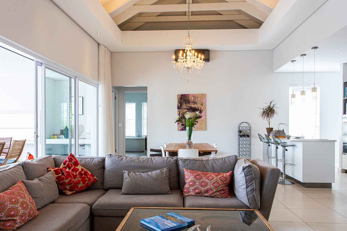 Exceptionally located four-bedroom furnished home for rent on Val de Vie Estate - Photo 4