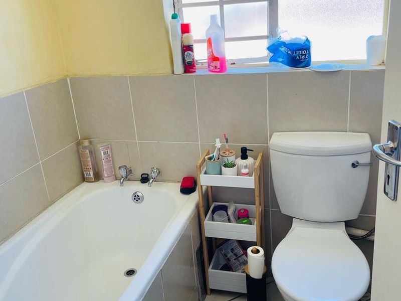 Beautiful Bachelor unit in Rustenburg - Photo 10