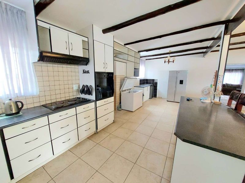 Rudi's Self-Catering House with Flat - Photo 5