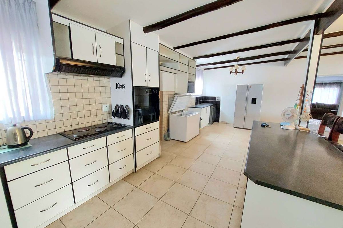 Rudi's Self-Catering House with Flat - Photo 5