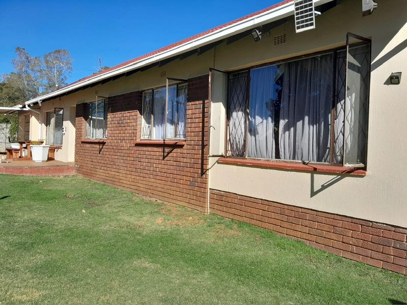 Three Bedroom Family Home For Sale in Brackendowns - Photo 1