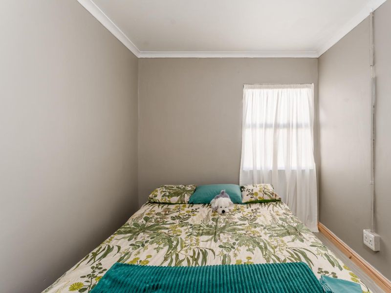 3 Bedroom House for Sale in Hanover Park - Photo 10