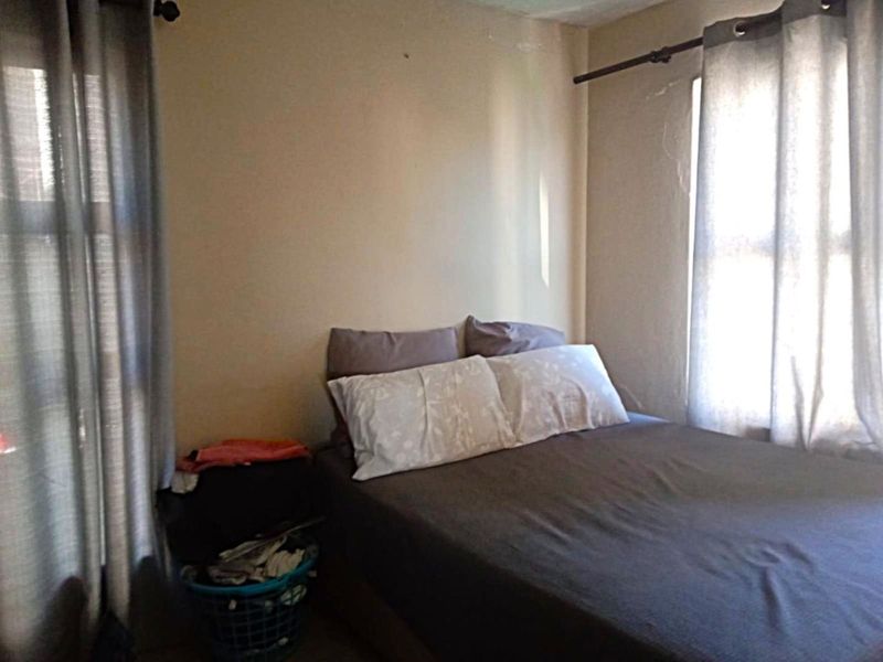 Two Bedroom For Sale In Glenwood - Photo 5