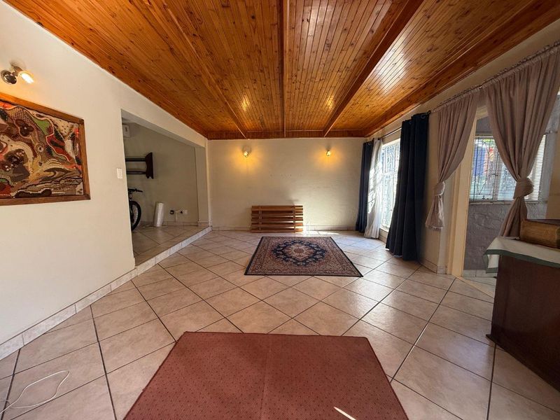 Charming 3-Bedroom Residence in Queenswood - Photo 8