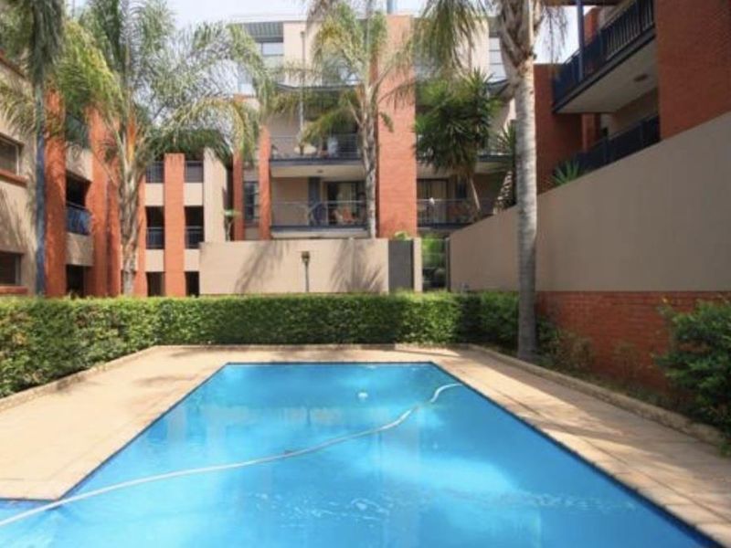 A CHARMING TWO BEDROOM UNFURNISHED APARTMENT - Photo 3