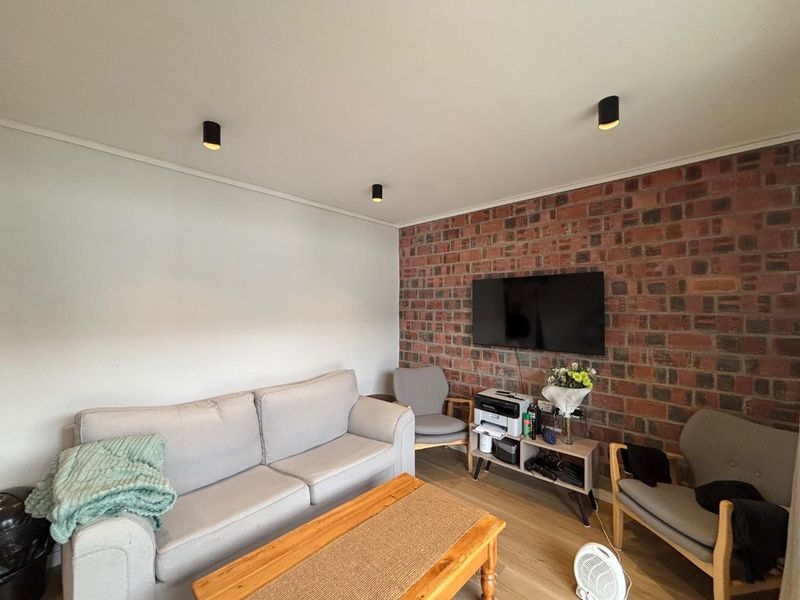 Modern 1 Bedroom Fully Furnished Apartment To Rent - Photo 1