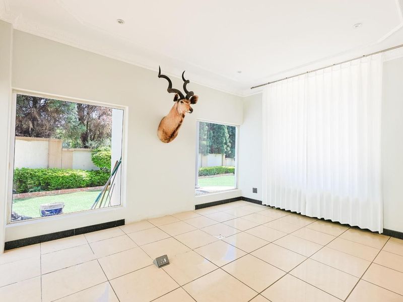 Modern 6-Bedroom Glass Palace – Furnished Luxury Living - Photo 10