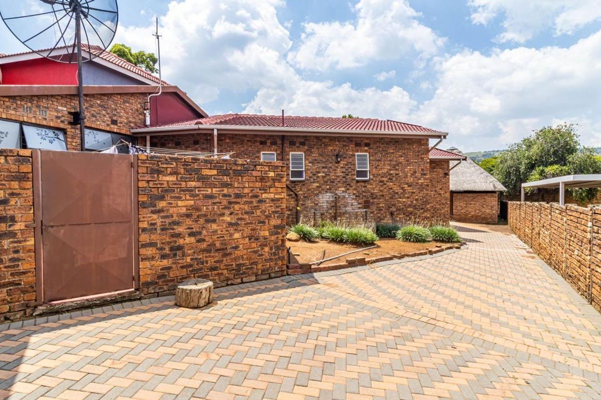 PERFECT FAMILY HOME!!!!!!! - Photo 3