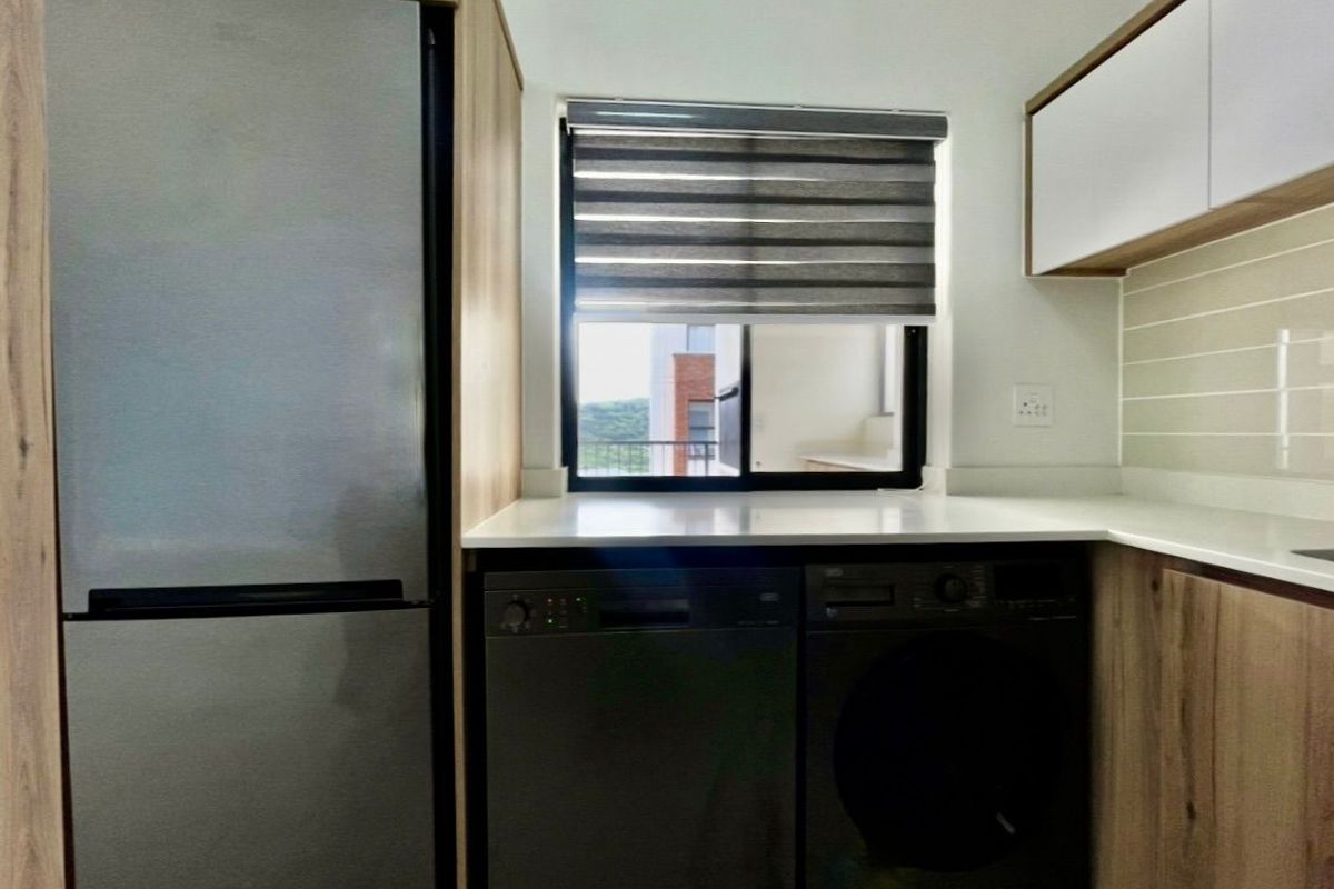 Upmarket apartment for sale - Photo 3