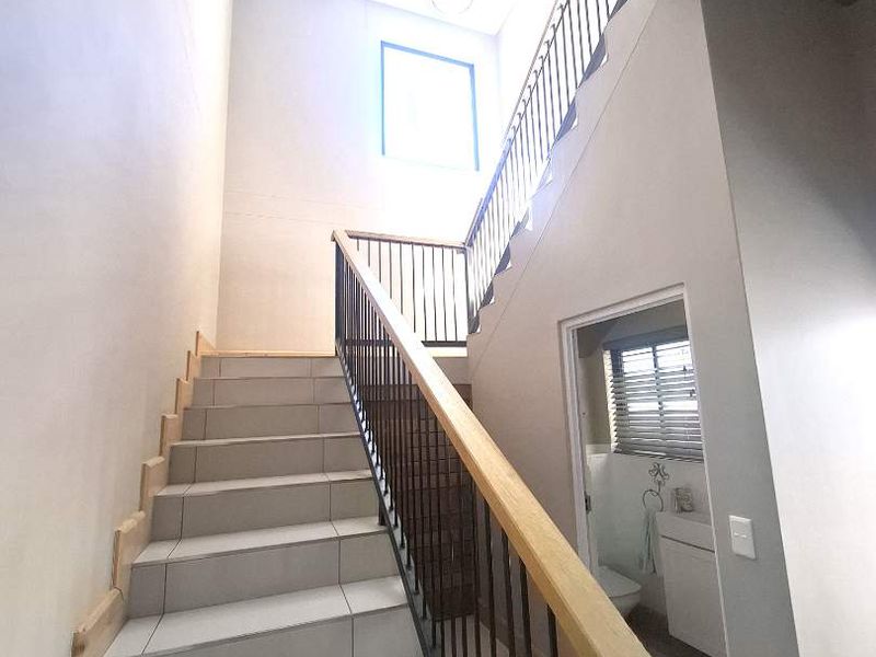 Lock-up and Go Family Home for the Connoisseur - Photo 3