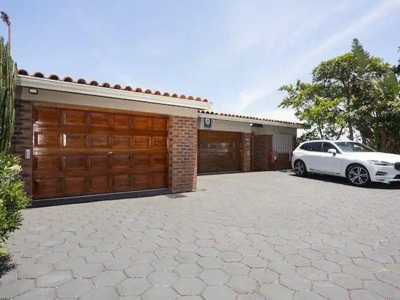 Townhouse For Sale in Umgeni Park, Durban North, KwaZulu Natal - Photo 2