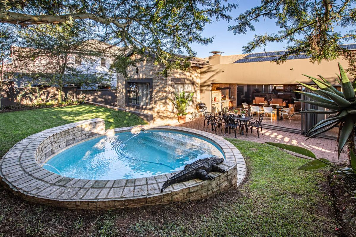 Estate Living - Photo 2