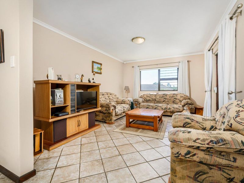 3 Bedroom home for Sale in Beverley Grove - Photo 10