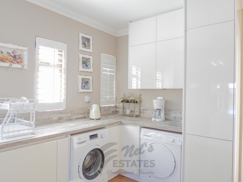 Fully Furnished Sea View Apartment For Sale in Central Swakopmund - Photo 4