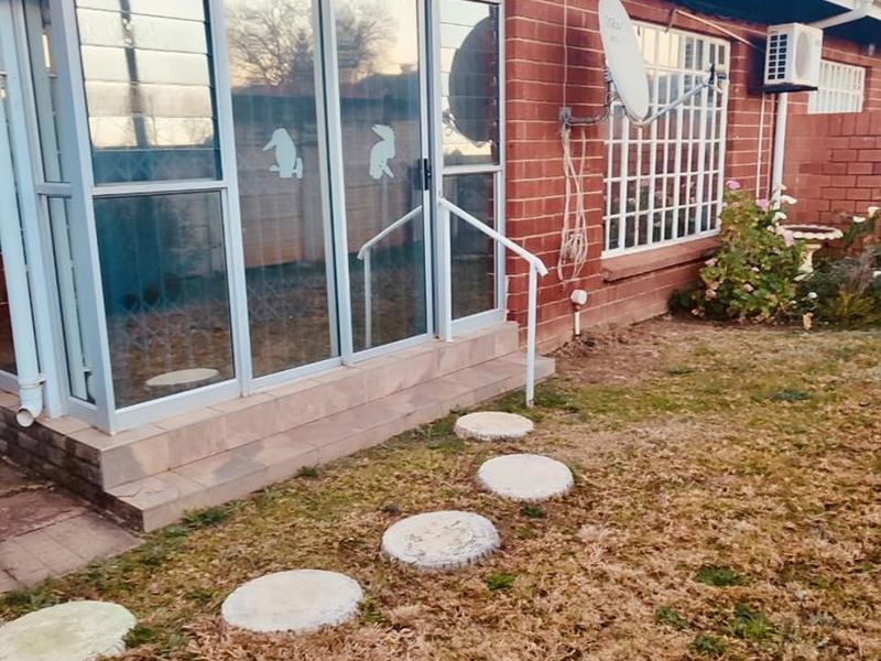 Beautiful 3 bedroom Townhouse for sale in Vryheid - Photo 6