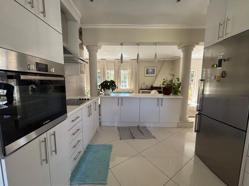 3 Bedroom House for sale in Mondeor - Photo 6