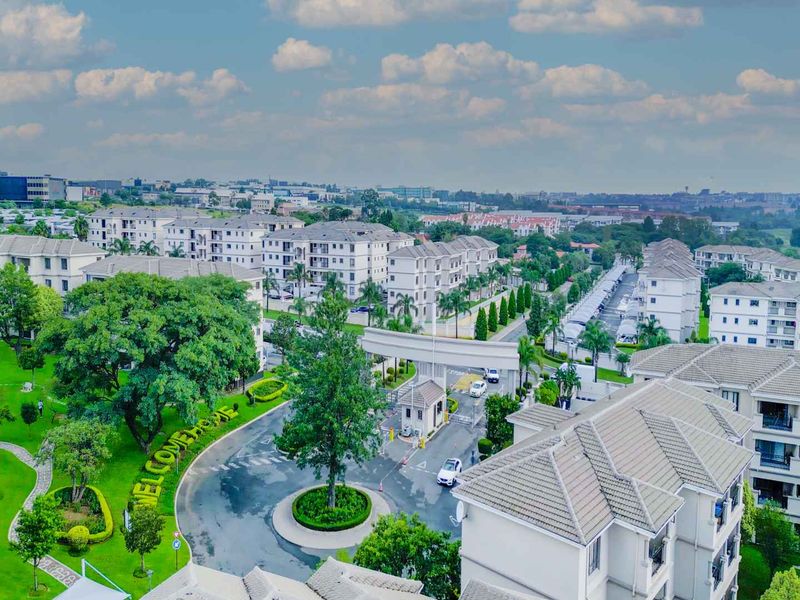 Luxury 1-Bedroom Apartment for Sale in Phoenix View Estate, Midrand - Photo 2