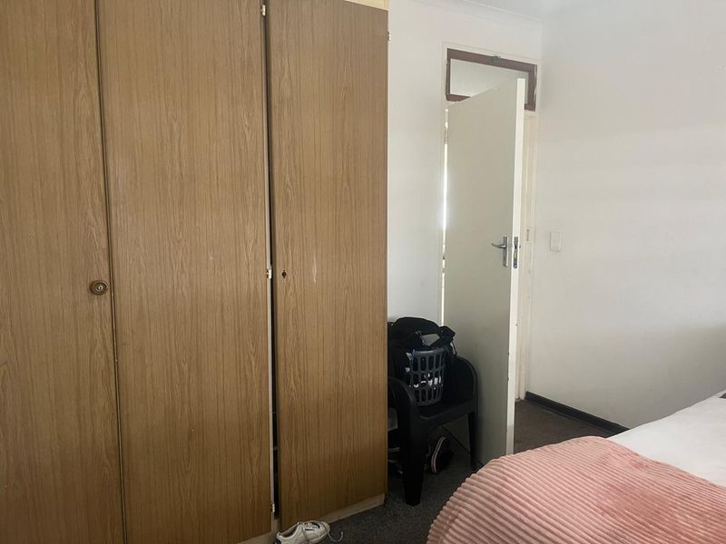 Charming North-Facing 2-Bedroom Unit in Pristine Complex - Photo 3