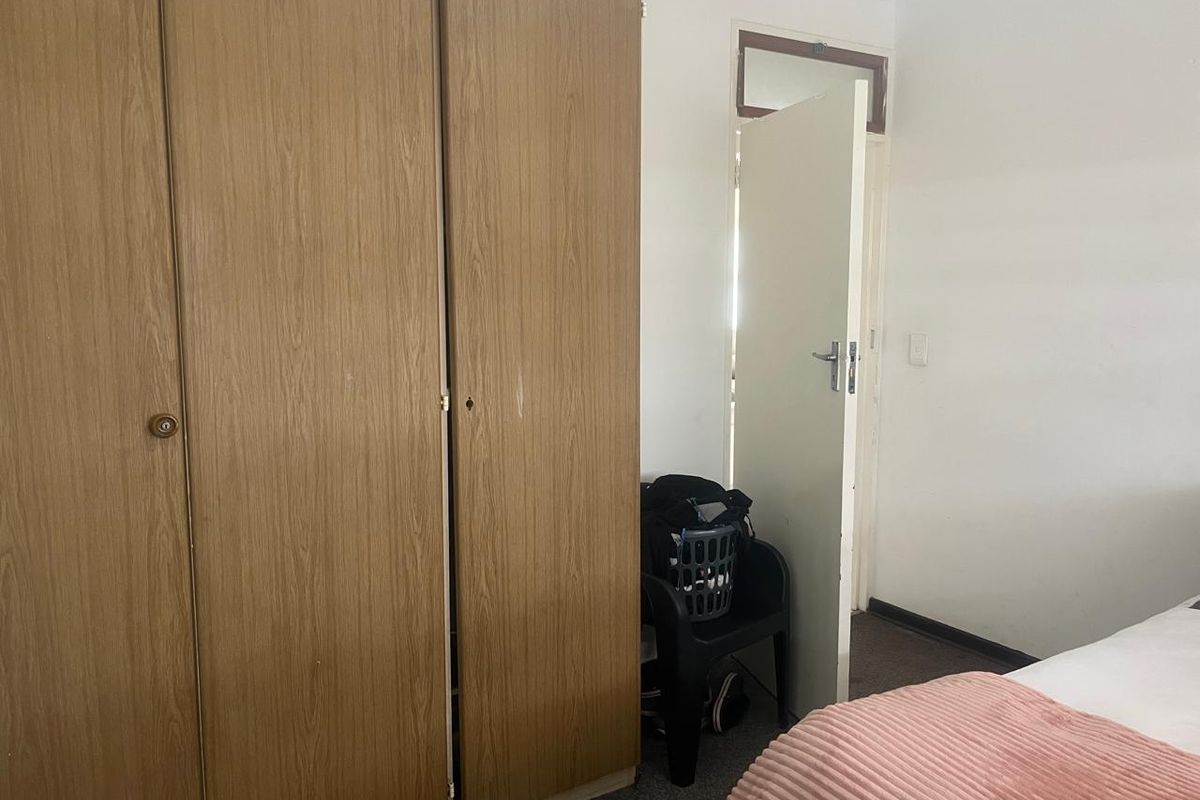 Charming North-Facing 2-Bedroom Unit in Pristine Complex - Photo 3