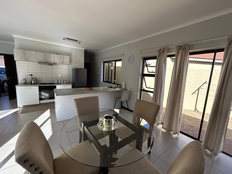 Discover this inviting 3-bedroom unit nestled in a secure gated community, offering comfort and space in a prime locatio - Photo 5