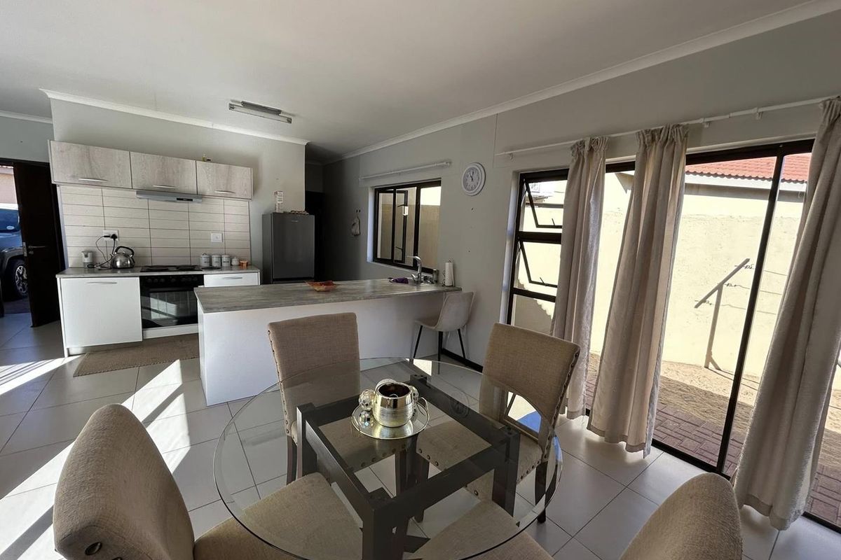 Discover this inviting 3-bedroom unit nestled in a secure gated community, offering comfort and space in a prime locatio - Photo 5