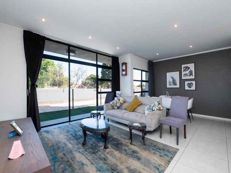 2 Bedroom Apartment for Sale in Edenburg - Photo 6