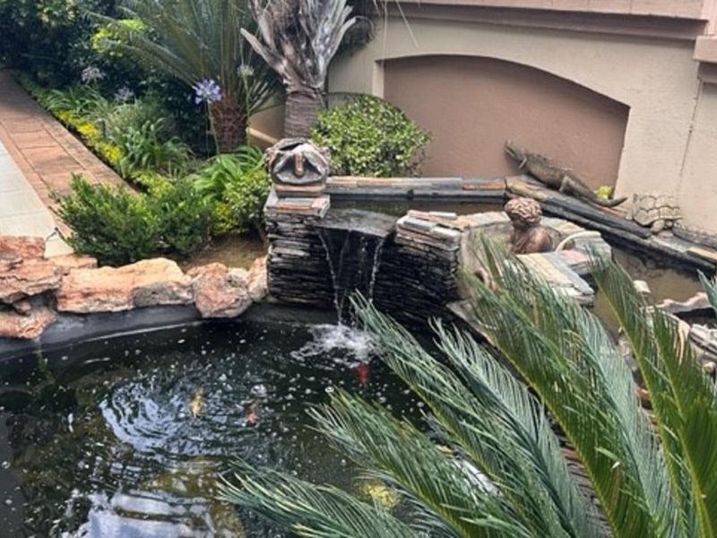 6 BEDROOM HOUSE IN A SECURE ESTATE - Photo 7