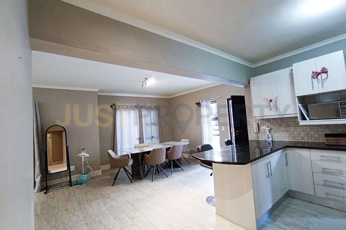 Townhouse for Sale - Photo 2