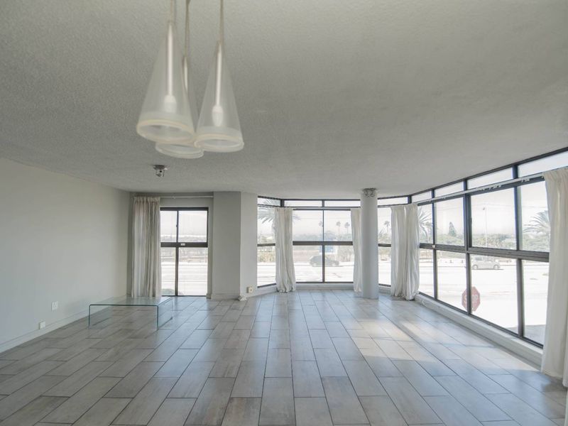 Spacious 142m2 Apartment in Twin Palms – Beachfront Living in Humewood - Photo 2