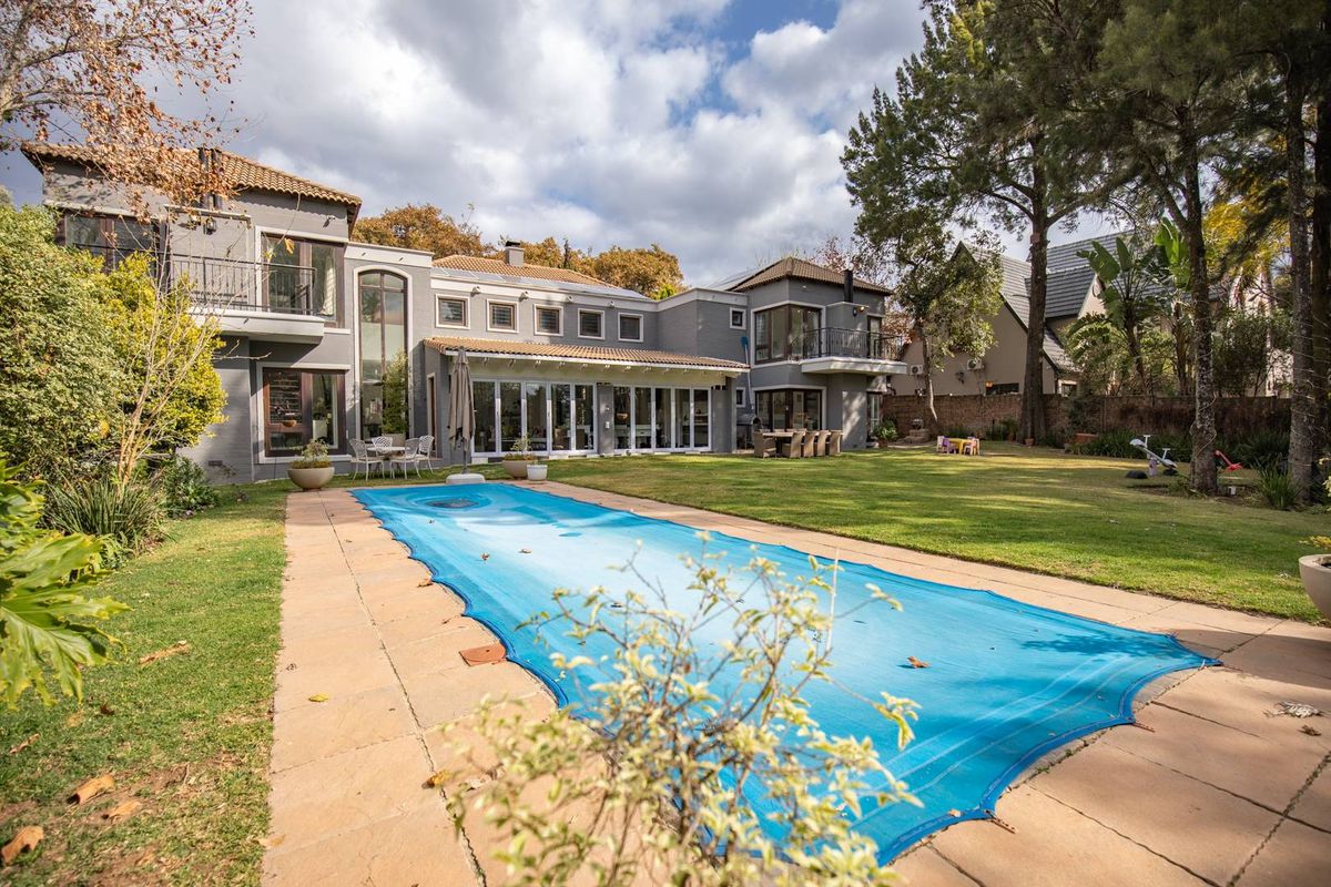 Elegant Four-Bedroom Home with Ample Space Available in Bryanston - Photo 2