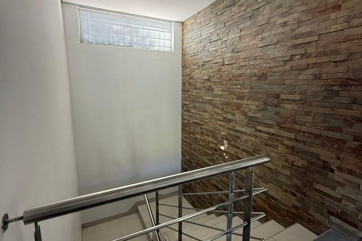 BEAUTIFUL MODERN 3 BEDROOM HOUSE TO LET IN LUDWIGSDORF, KLEIN WINDHOEK - Photo 5