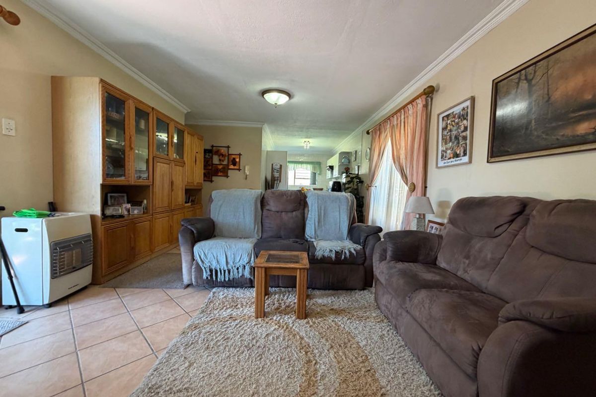 Charming 3-Bedroom Townhouse in Sought-After Randhart, Alberton - Photo 3