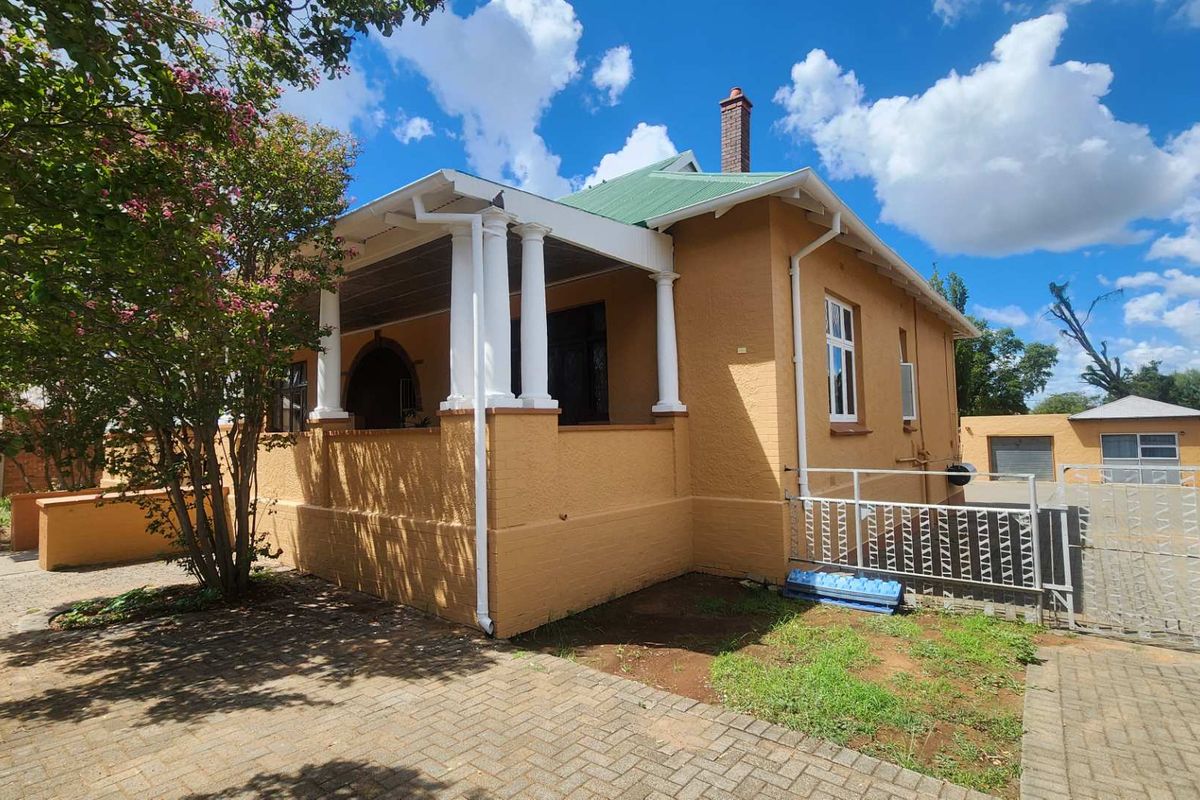 Epitome of Grace and Grandeur - Photo 2