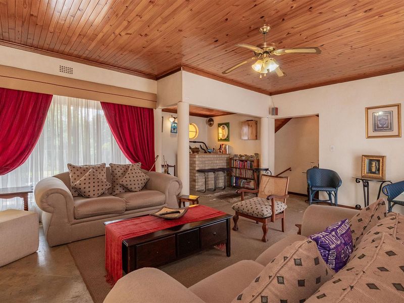 Spacious 3 Bedroom Family Home with Pool in Norkem Park. - Photo 6