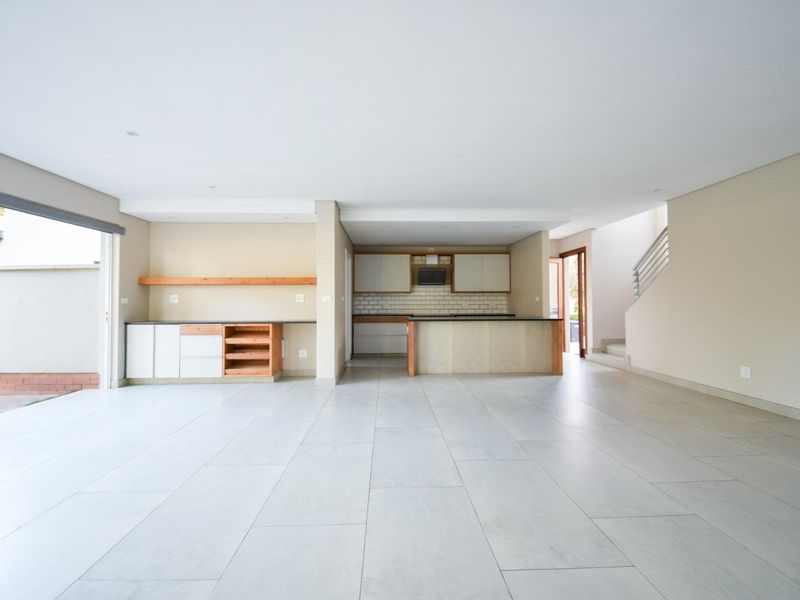 Large corner home in the popular Taemane Golf View Estate - Moreleta Park - Photo 5
