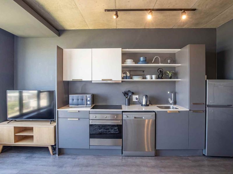 Unfurnished | Available Immediately - Photo 5