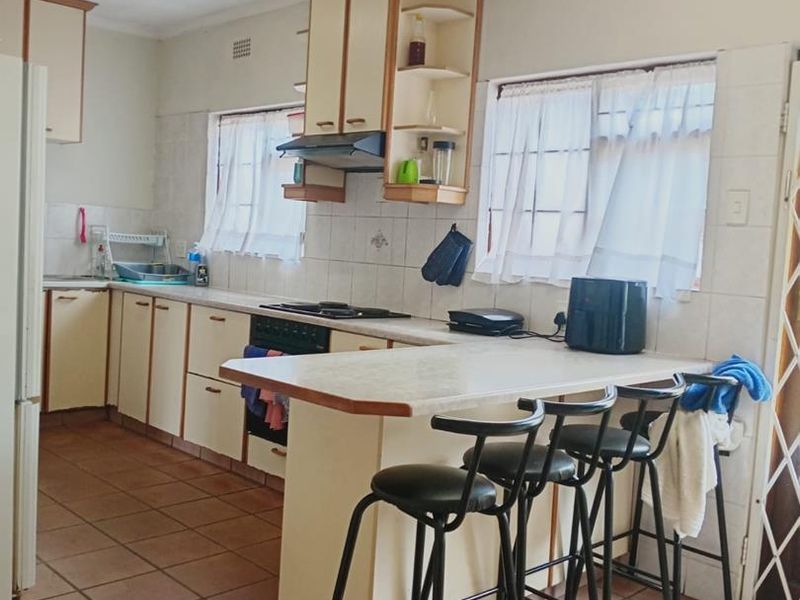 House Share - Large room available with en-suite bathroom - Photo 6