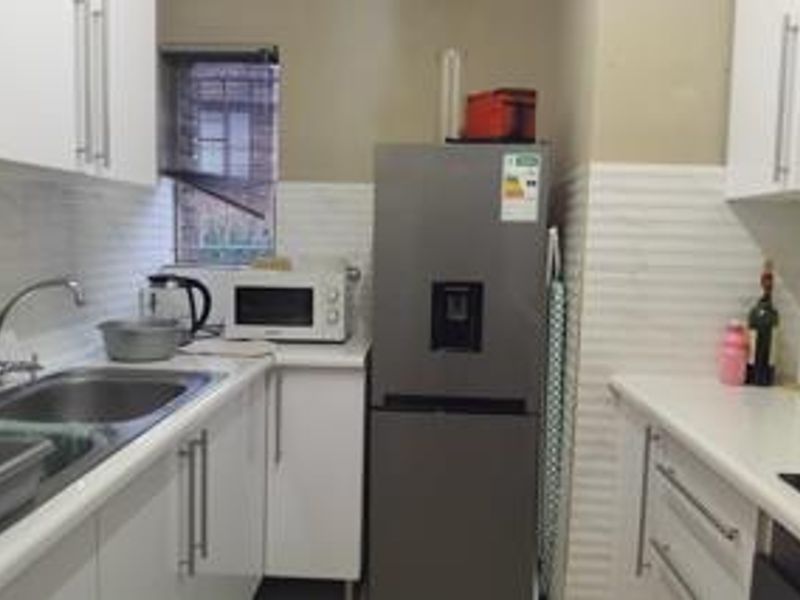 Renovated 1st floor apartment - Photo 2