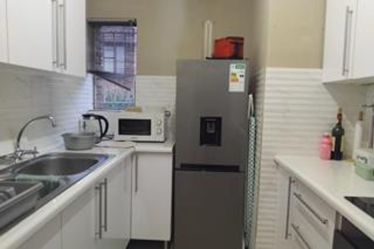 Renovated 1st floor apartment - Photo 2