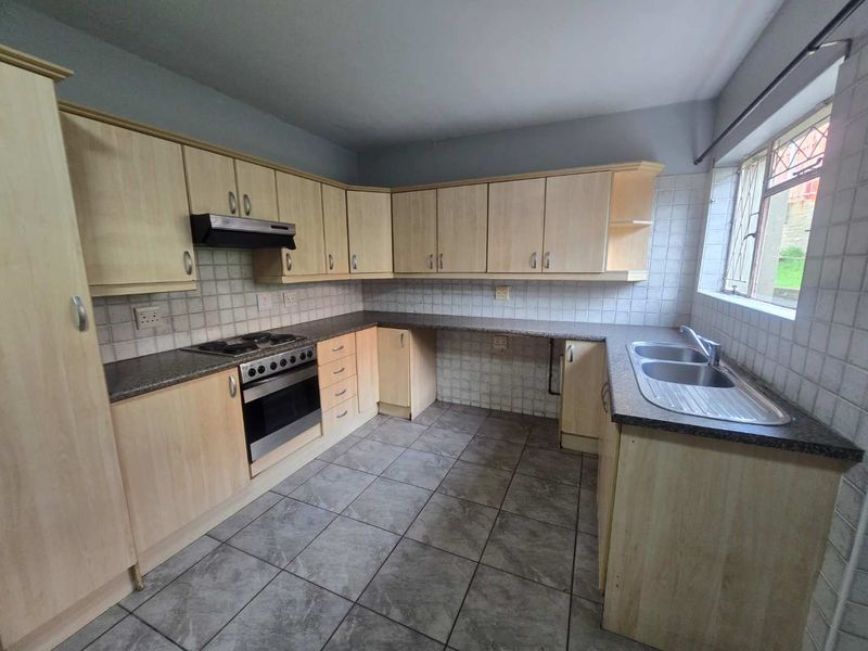 Spacious Lock-up-and-Go Apartment living in Newton Park - Photo 3