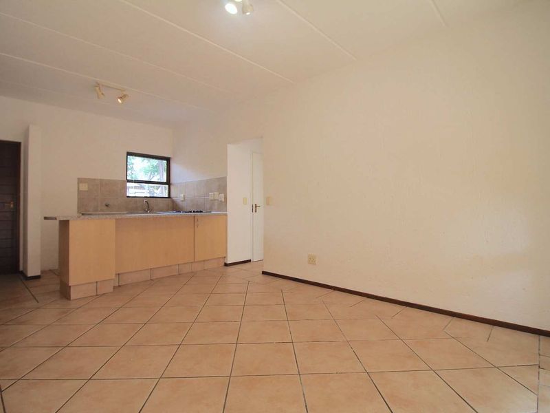 Beautiful Ground-Floor Garden Apartment in Sibaya Sands, Lonehill - Photo 6