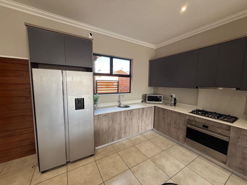 Modern iQ Marula 3-Bedroom Single-Level Townhouse with Spacious Layout and Double Garage - Photo 10