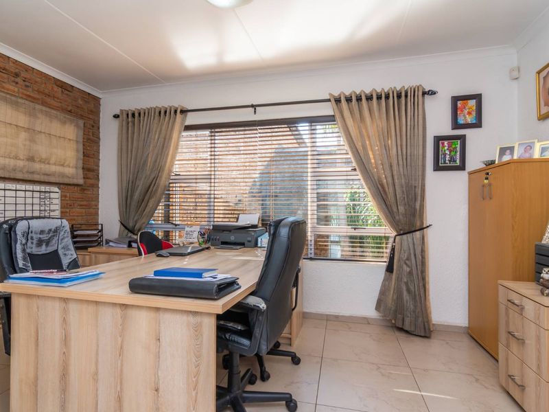 Stunning family home in Rangeview - Photo 4