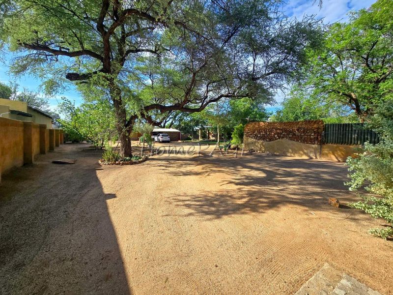 Omaruru:  Quaint Cottage Style 3 Bedr home is for sale - Photo 2