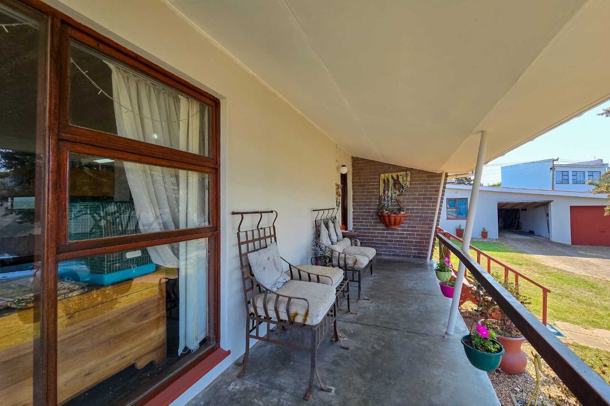 Family home for sale in Stilbaai-Wes. - Photo 3