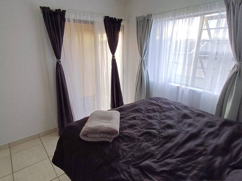 Starter home in a centrally located complex - Photo 5