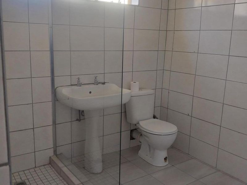 Spacious 1 Bedroom Cottage in Robertsham. - Photo 8